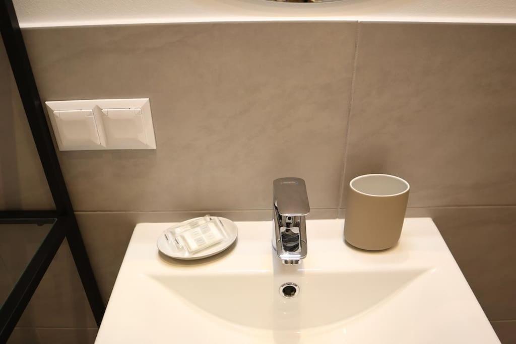Bloom - Cozy Apartment, 5 Stops To City Center เวียนนา ภายนอก รูปภาพ